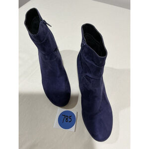 Woman’s Aerosoles Red Light Size 7.5 Purple Suede Ankle Bootie